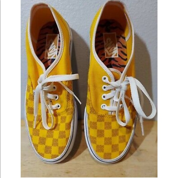 Vans™️ Authentic & Rare “People Powered” Design. - Picture 2 of 10